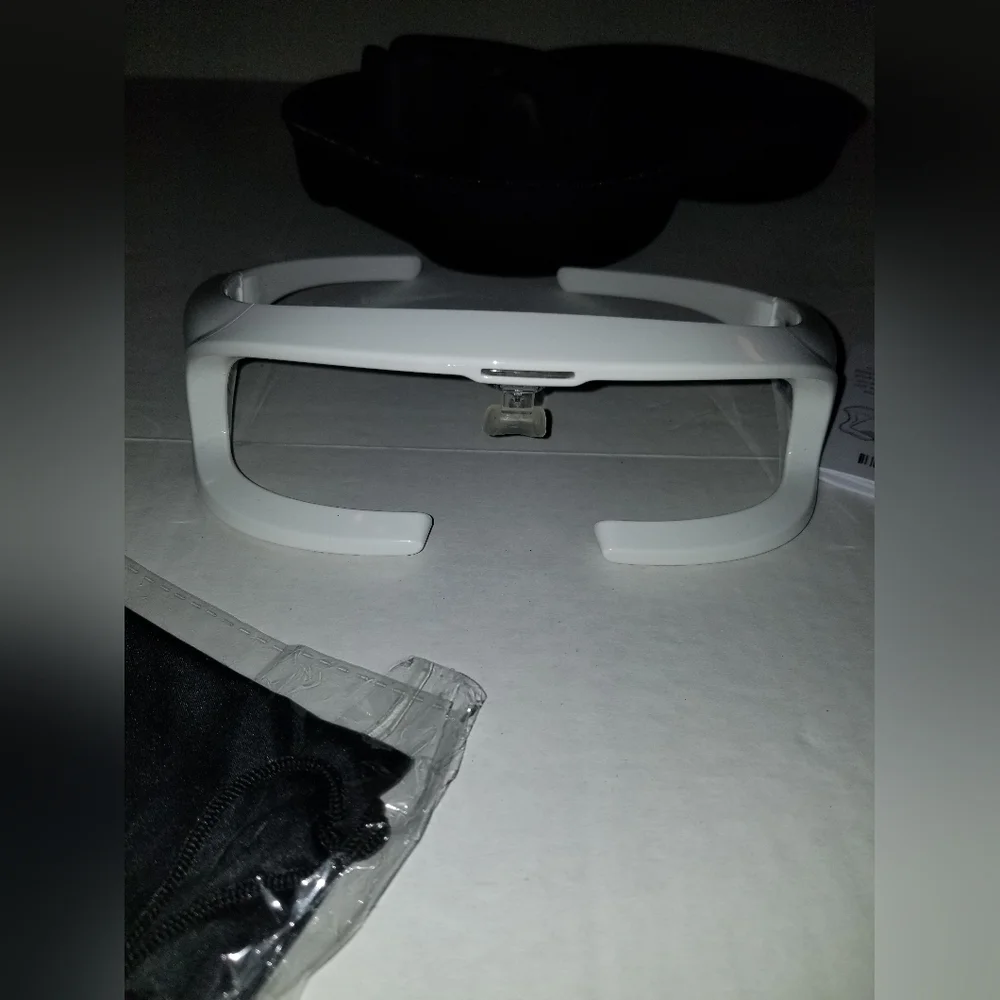 White Re-timer Glasses Black Case Portable Light Re Timer